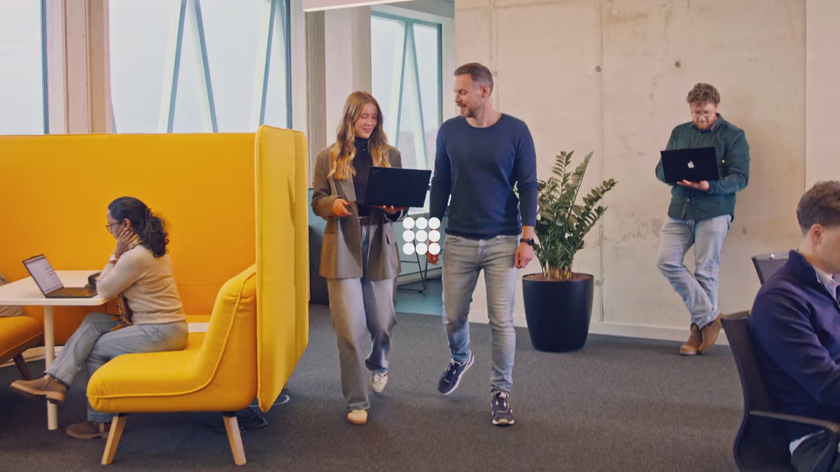 Charger la vidéo : Le BRITA Extra I-Tap présenté en situation d'utilisation, mettant en avant ses fonctionnalités et son accessibilité sans obstacle.